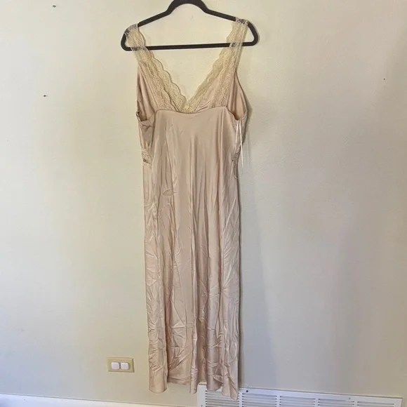 Abercrombie & Fitch Cream Lace Slip Dress - Picture 3 of 3